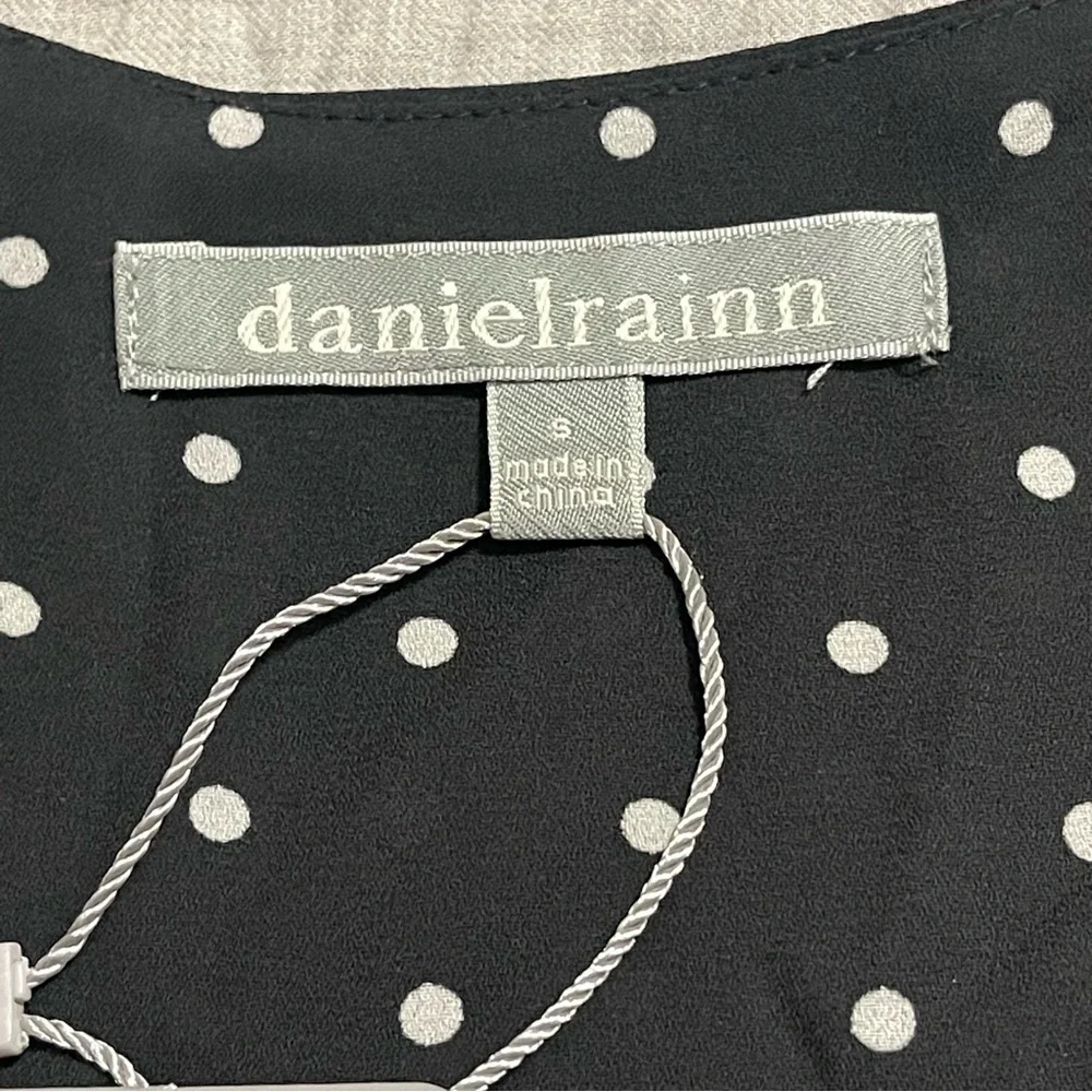 Daniel Rainn Women's Black Short Sleeve Blouse with White Polka Dots Size Small - Picture 2 of 7